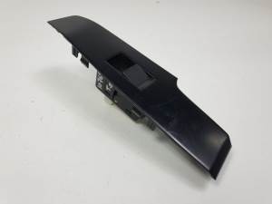 MANDO ELEVALUNAS TRASERO IZQUIERDO 7427253050 LEXUS IS Autodesguaces Alicante