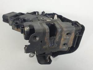 CERRADURA PUERTA DELANTERA DERECHA 3M5AR21812AK FORD FOCUS BERLINA (CAP) Autodesguaces Alicante