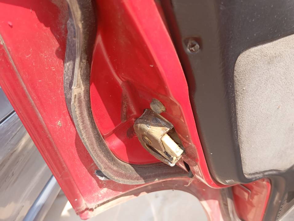 CERRADURA PUERTA TRASERA IZQUIERDA