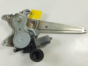 ELEVALUNAS TRASERO DERECHO 8572035140 TOYOTA RAV 4 (A3) Autodesguaces Alicante