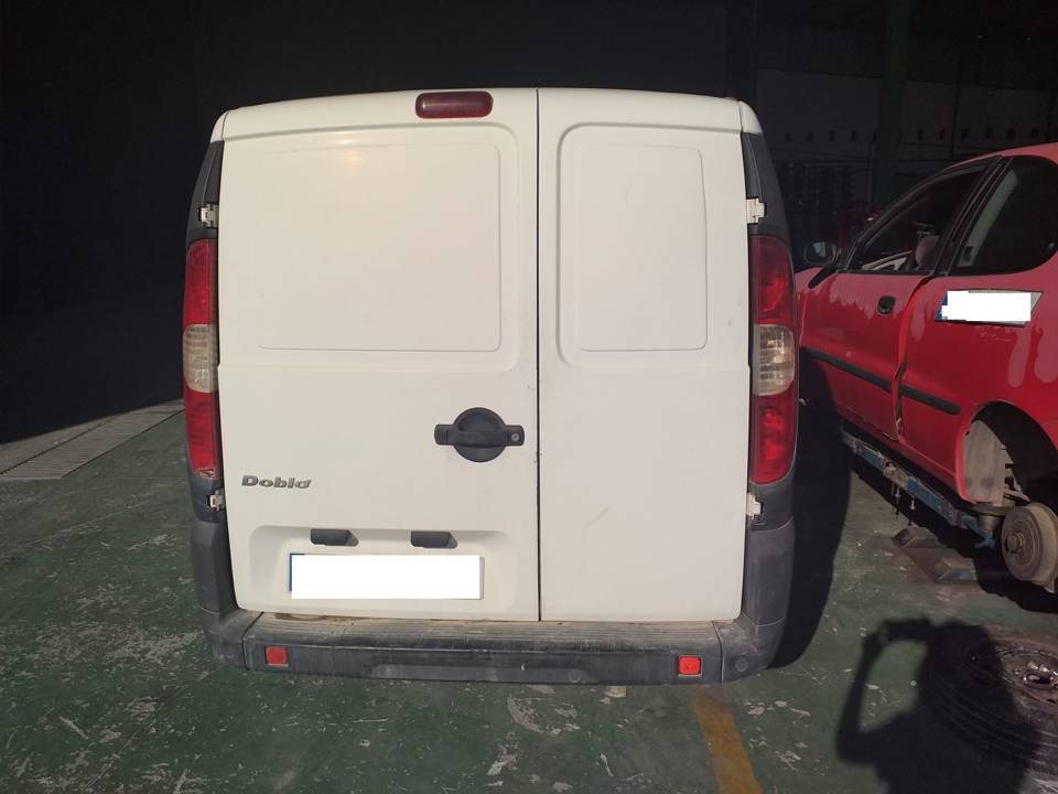 PUNTERA PARAGOLPES TRASERA DERECHA