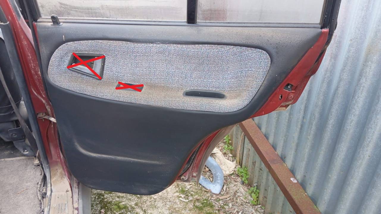 GUARNECIDO PUERTA TRASERA DERECHA
