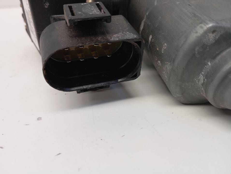MOTOR ELEVALUNAS DELANTERO DERECHO