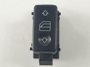 MANDO ELEVALUNAS TRASERO IZQUIERDO A2208213379 MERCEDES CLASE S (W220) BERLINA Autodesguaces Alicante