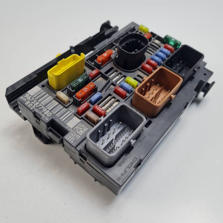 CAJA RELES / FUSIBLES 9675877980 PEUGEOT 5008 (T87) Autodesguaces Alicante