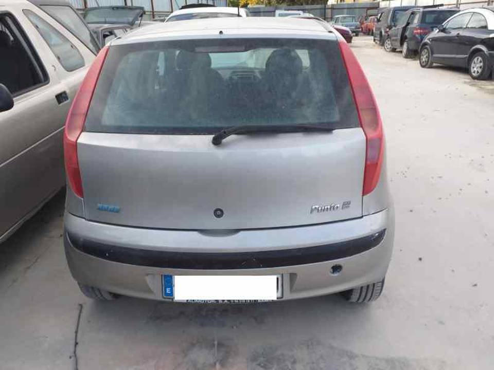 Imagen del vehículo FIAT PUNTO BERLINA (188)