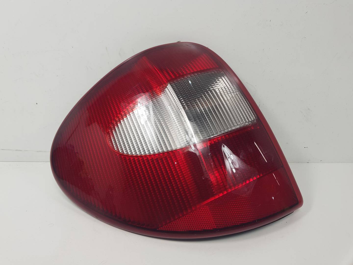 PILOTO TRASERO IZQUIERDO - 04857306 - CHRYSLER - VOYAGER (RG)