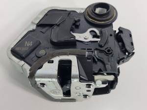 CERRADURA PUERTA TRASERA IZQUIERDA N48B1502 TOYOTA AURIS (E150) Autodesguaces Alicante