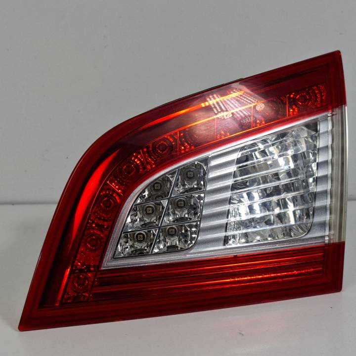 PILOTO TRASERO DERECHO INTERIOR 9686780680 PEUGEOT 508 SW Autodesguaces Alicante