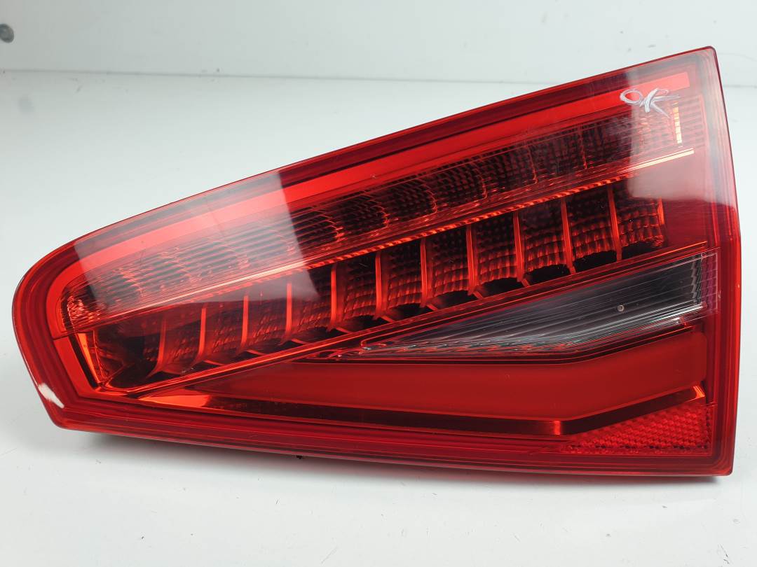 PILOTO TRASERO DERECHO INTERIOR - 8K5945094AC - AUDI - A4 BER. (B8)