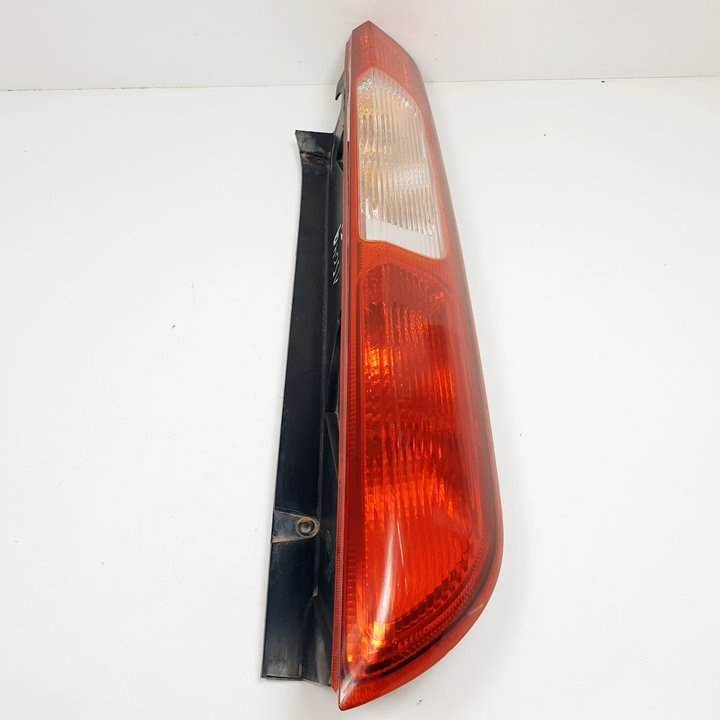 PILOTO TRASERO DERECHO - 4M5113404AB - FORD - FOCUS BERLINA (CAP)