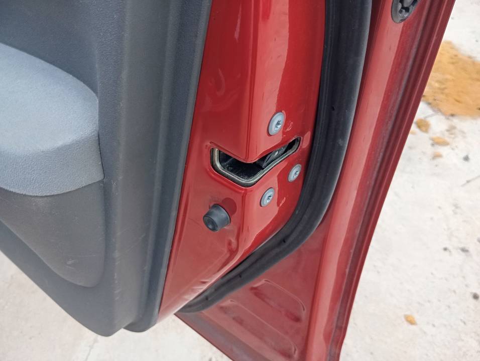 CERRADURA PUERTA DELANTERA DERECHA