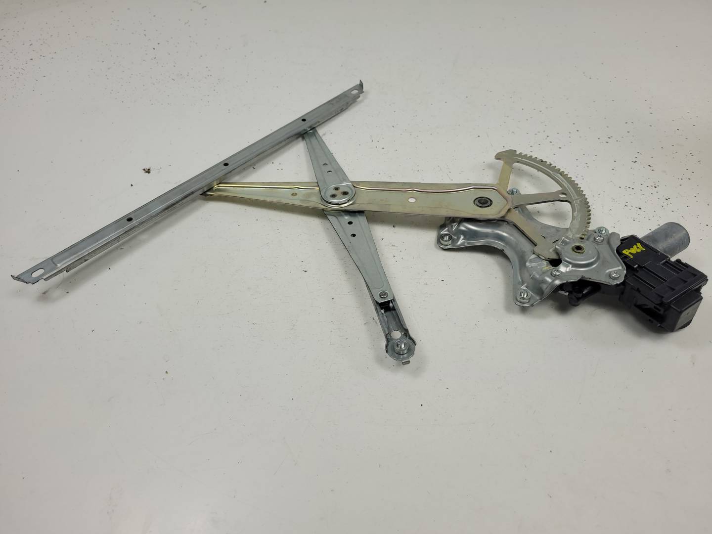 ELEVALUNAS TRASERO DERECHO - 8571033360 - LEXUS - ES (XZ10)