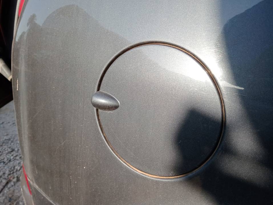 TAPA EXTERIOR COMBUSTIBLE