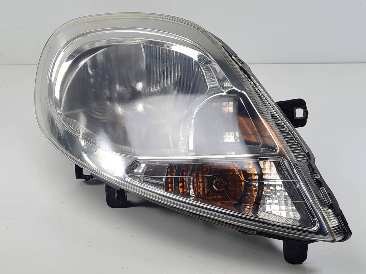 FARO DERECHO - 8200701356 - RENAULT - TRAFIC COMBI (AB 4.01)
