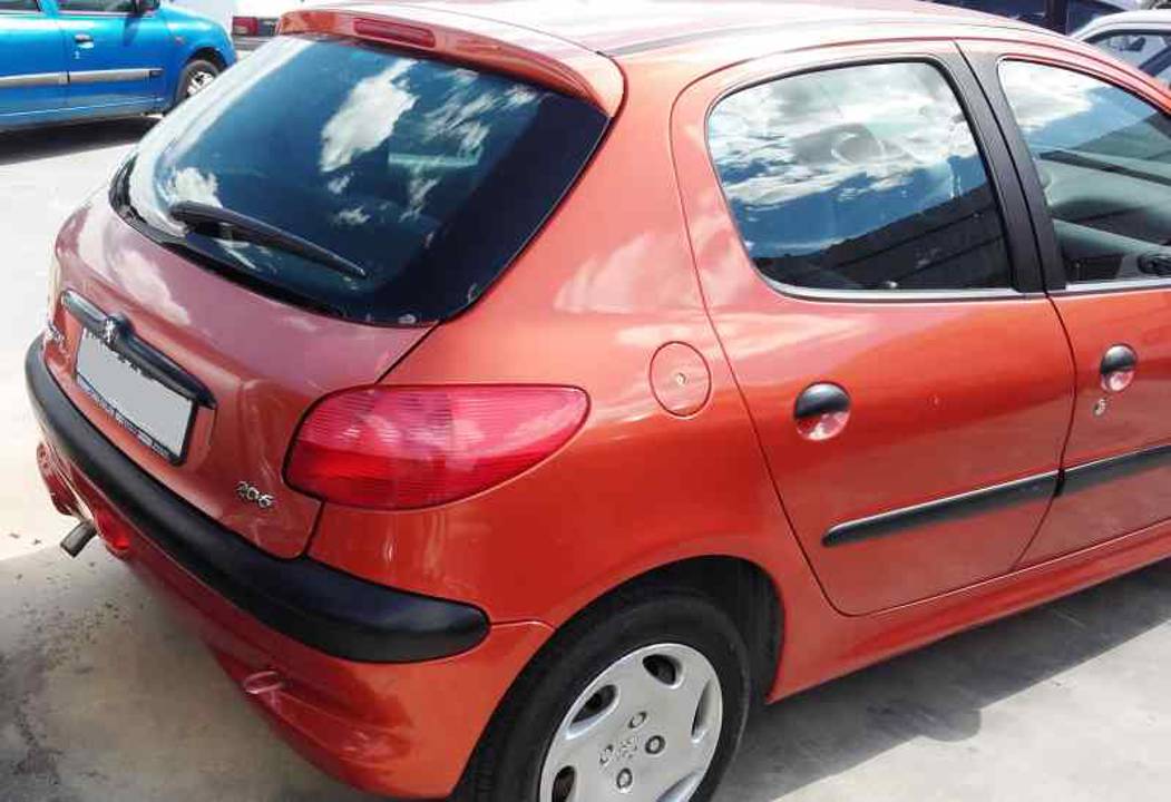 Imagen del vehículo PEUGEOT 206 BERLINA