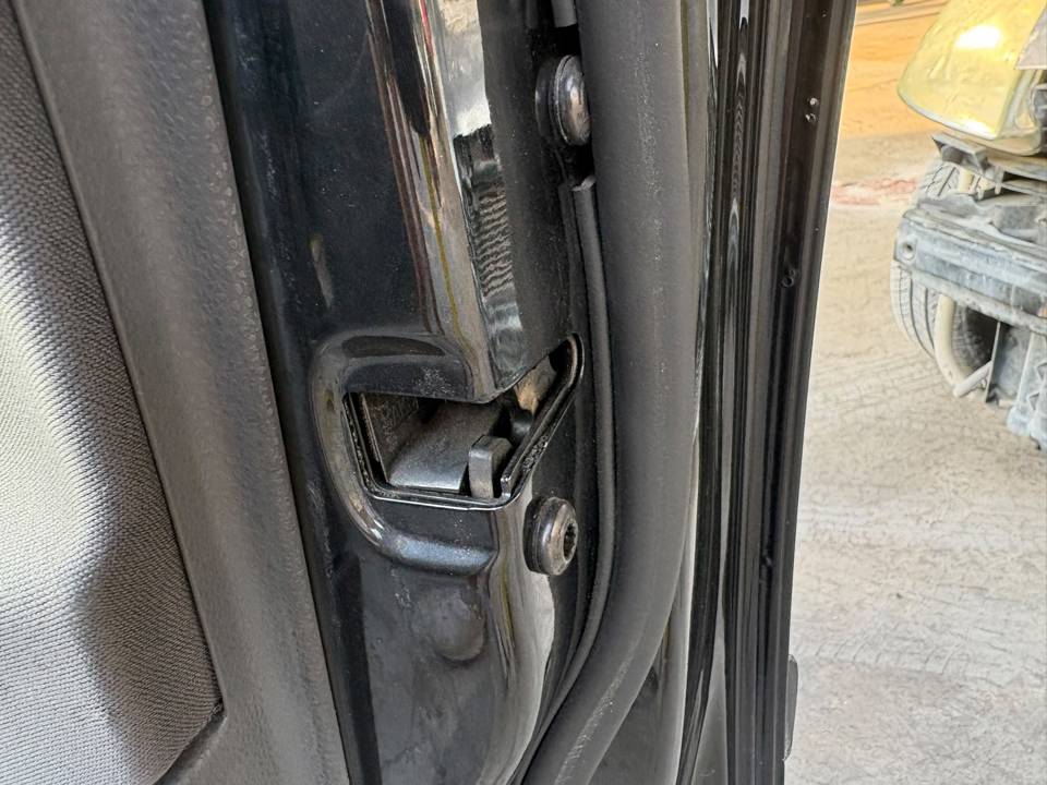 CERRADURA PUERTA DELANTERA DERECHA