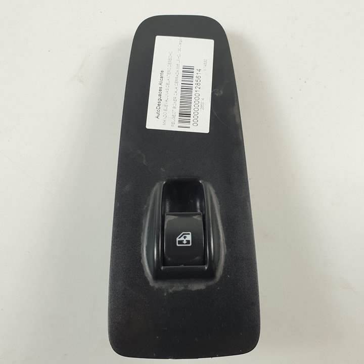 MANDO ELEVALUNAS DELANTERO DERECHO 07355329060 PEUGEOT BOXER CAJA CERRADA Autodesguaces Alicante