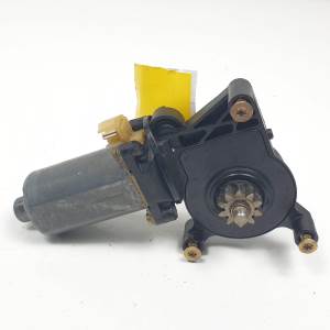MOTOR ELEVALUNAS DELANTERO IZQUIERDO 0130821670 MERCEDES CLASE E (W210) BERLINA DIESEL Autodesguaces Alicante