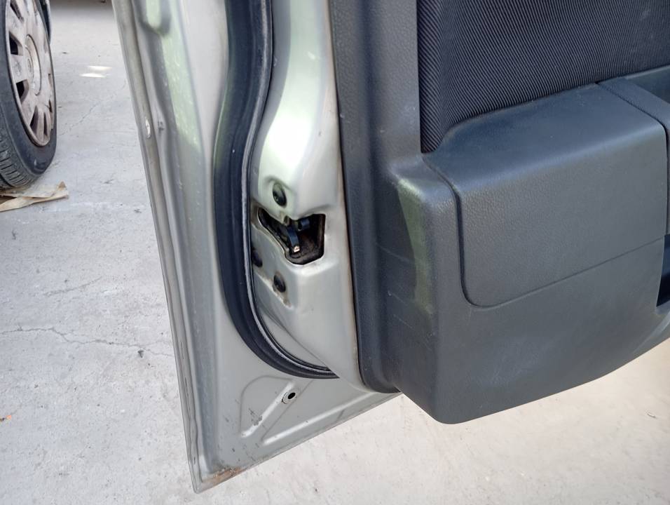 CERRADURA PUERTA DELANTERA IZQUIERDA