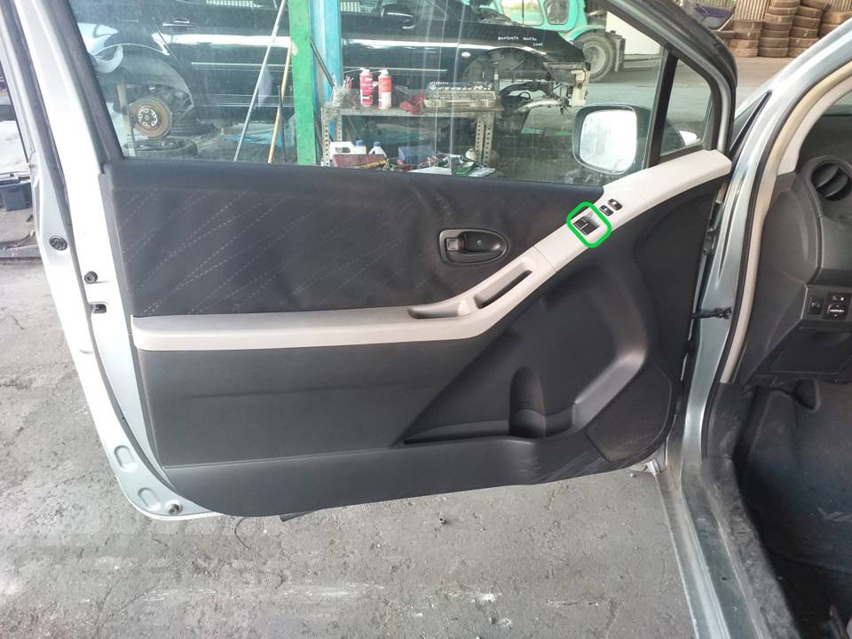 MANDO ELEVALUNAS DELANTERO IZQUIERDO