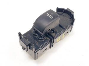 MANDO ELEVALUNAS TRASERO DERECHO 8403048070 LEXUS RX Autodesguaces Alicante