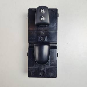 MANDO ELEVALUNAS DELANTERO DERECHO NISSAN QASHQAI (J11) Autodesguaces Alicante