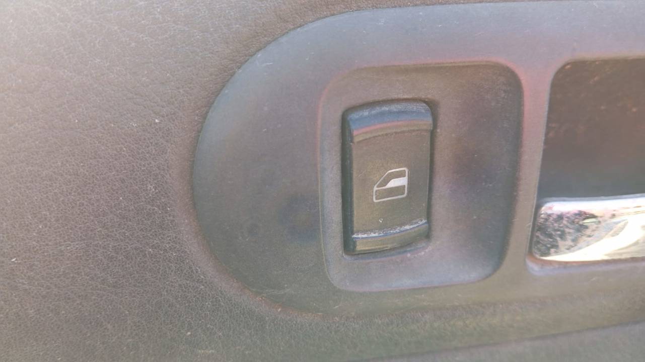 MANDO ELEVALUNAS DELANTERO DERECHO