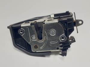 CERRADURA PUERTA TRASERA IZQUIERDA 7167069 BMW SERIE 1 BERLINA (E81/E87) Autodesguaces Alicante