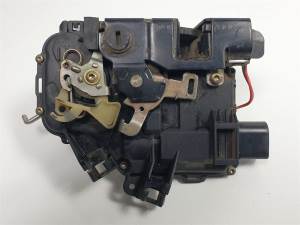 CERRADURA PUERTA TRASERA DERECHA 4B0839016C AUDI A6 BERLINA (4B2) Autodesguaces Alicante