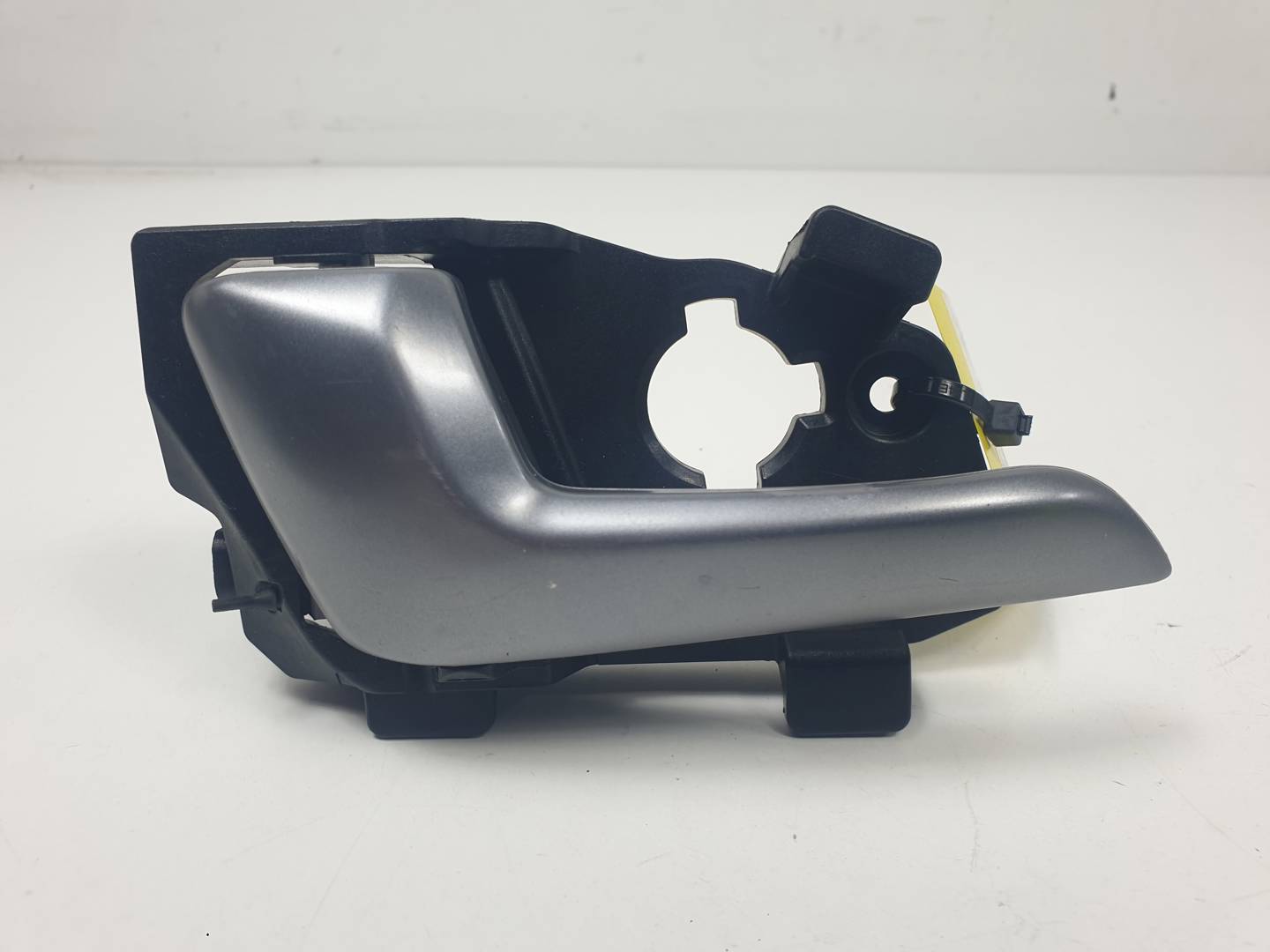MANETA INTERIOR DELANTERA IZQUIERDA - 826101W010 - KIA - RIO (UB)