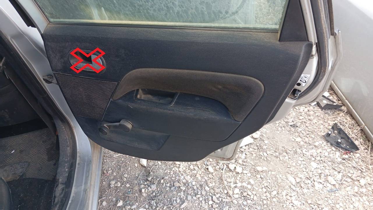 GUARNECIDO PUERTA TRASERA DERECHA