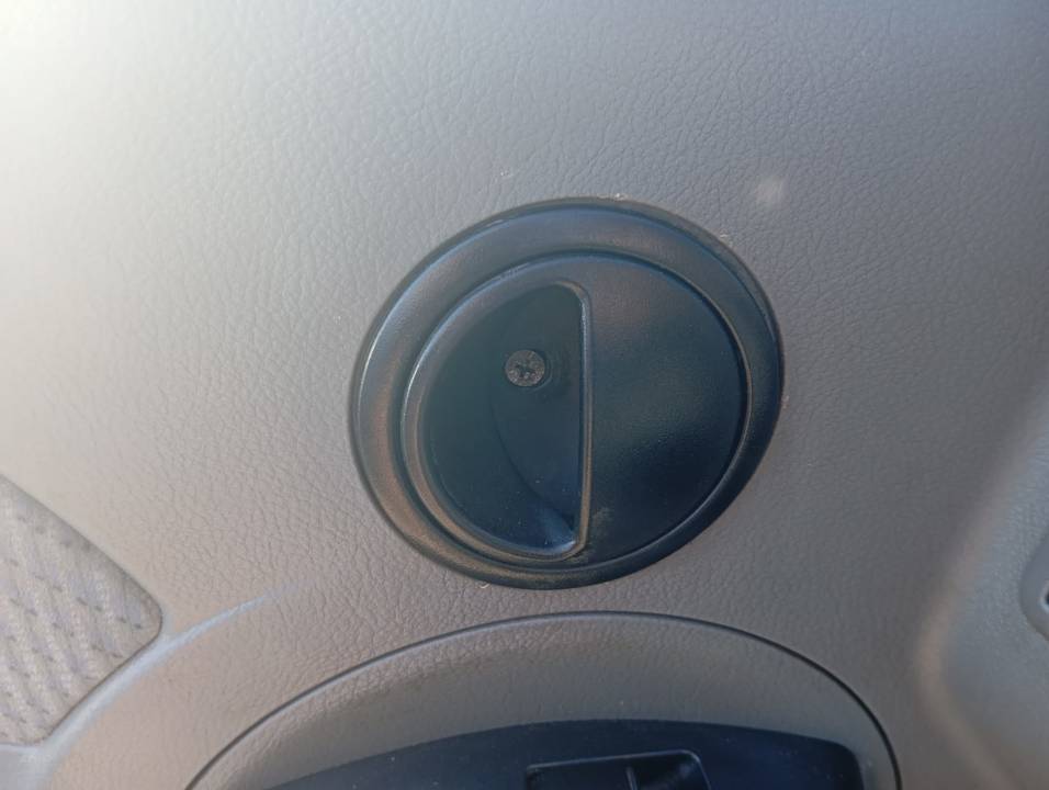 MANETA INTERIOR DELANTERA IZQUIERDA