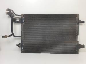 CONDENSADOR / RADIADOR AIRE ACONDICIONADO 8D0260401D VOLKSWAGEN PASSAT BERLINA (3B2) Autodesguaces Alicante