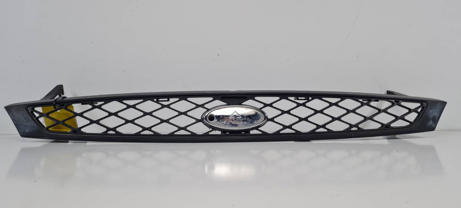 REJILLA DELANTERA 2M518200AGW FORD FOCUS BERLINA (CAK) Autodesguaces Alicante