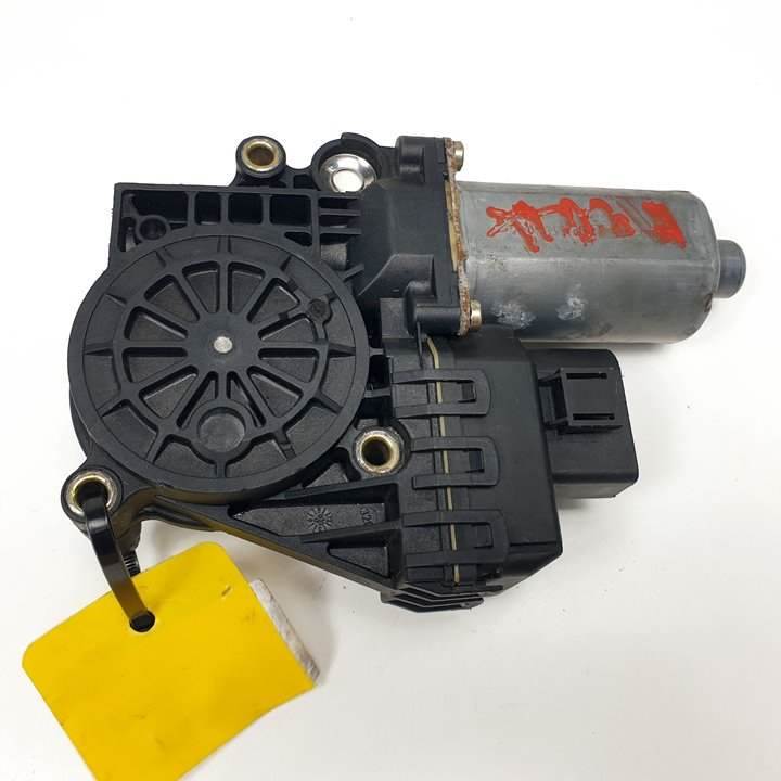 Front right window regulator motor - 0130821774 - AUDI - A6 BERLINA (4B2)