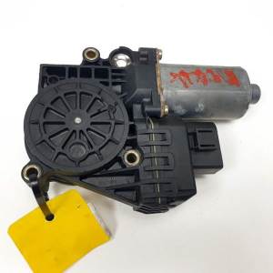 MOTOR ELEVALUNAS DELANTERO DERECHO 0130821774 AUDI A6 BERLINA (4B2) Autodesguaces Alicante