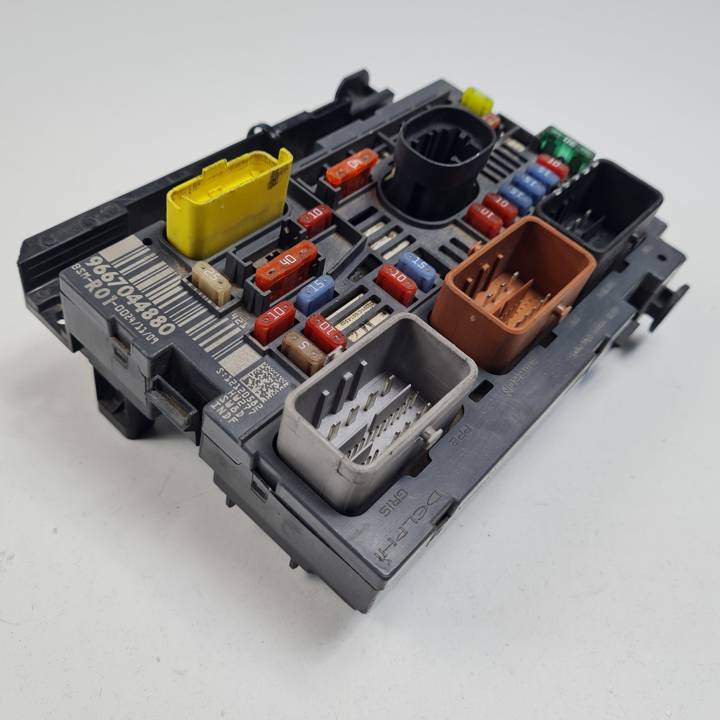 CAJA RELES / FUSIBLES 9667044880 CITROEN C4 GRAND PICASSO Autodesguaces Alicante
