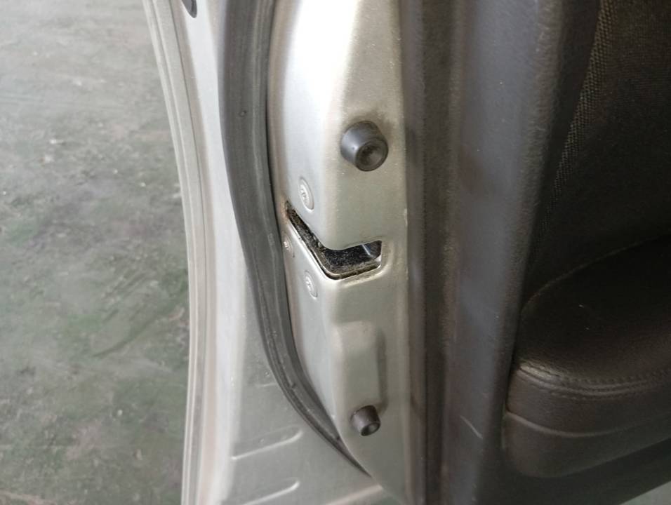 CERRADURA PUERTA DELANTERA IZQUIERDA