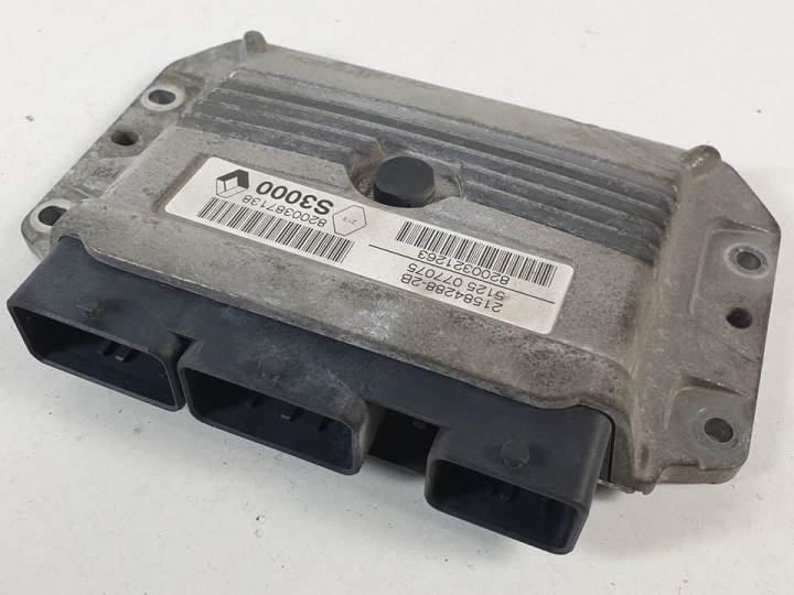 CENTRALITA MOTOR UCE 215842882B RENAULT SCENIC II (X84,JM) Autodesguaces Alicante