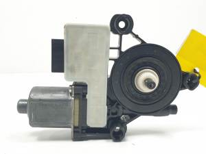 MOTOR ELEVALUNAS TRASERO IZQUIERDO 0130822725 VOLKSWAGEN GOLF VII LIM. (5G1) Autodesguaces Alicante