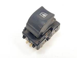 MANDO ELEVALUNAS DELANTERO DERECHO 254217475R DACIA DUSTER Autodesguaces Alicante