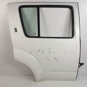 PUERTA TRASERA DERECHA NISSAN PATHFINDER (R51) Autodesguaces Alicante