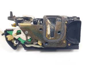 CERRADURA PUERTA TRASERA DERECHA 16639860 OPEL FRONTERA B Autodesguaces Alicante