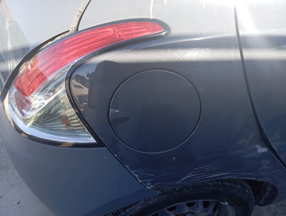 TAPA EXTERIOR COMBUSTIBLE