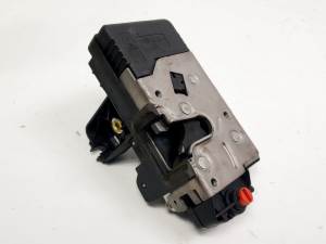 CERRADURA PUERTA TRASERA DERECHA 13154794 OPEL MERIVA Autodesguaces Alicante