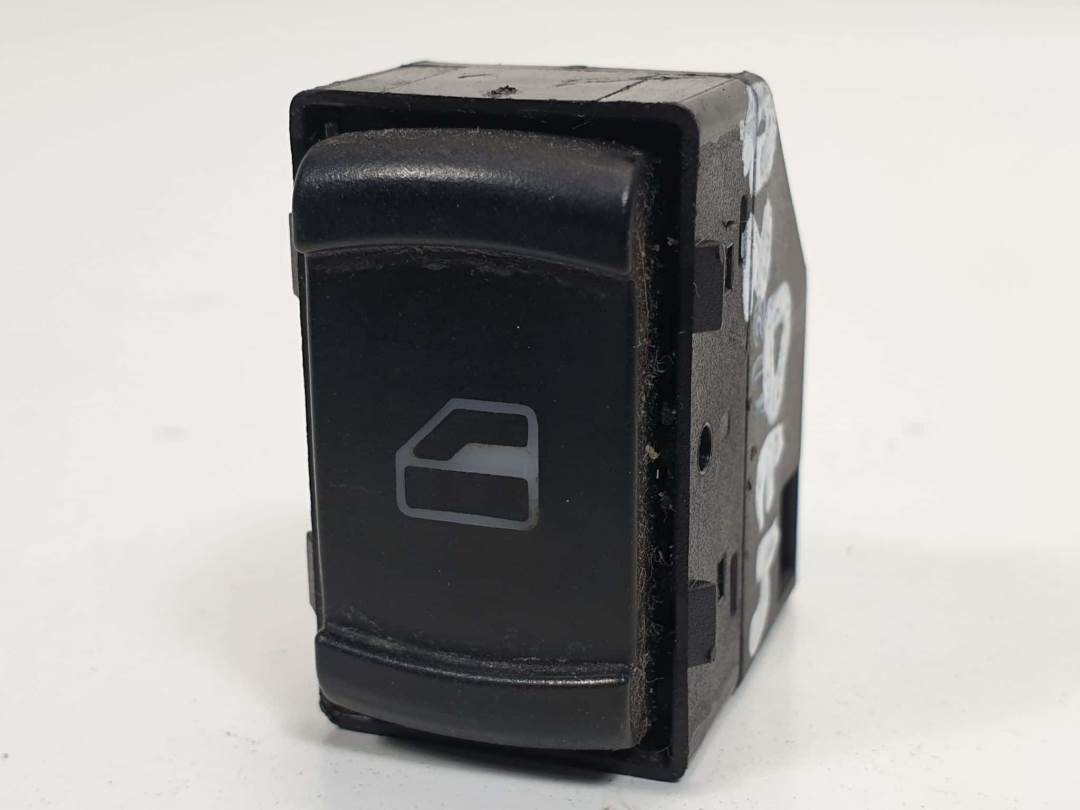 MANDO ELEVALUNAS DELANTERO DERECHO - VOLKSWAGEN - PASSAT BERLINA (3B3)