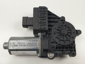 MOTOR ELEVALUNAS DELANTERO IZQUIERDO 994886100 OPEL ASTRA GTC Autodesguaces Alicante
