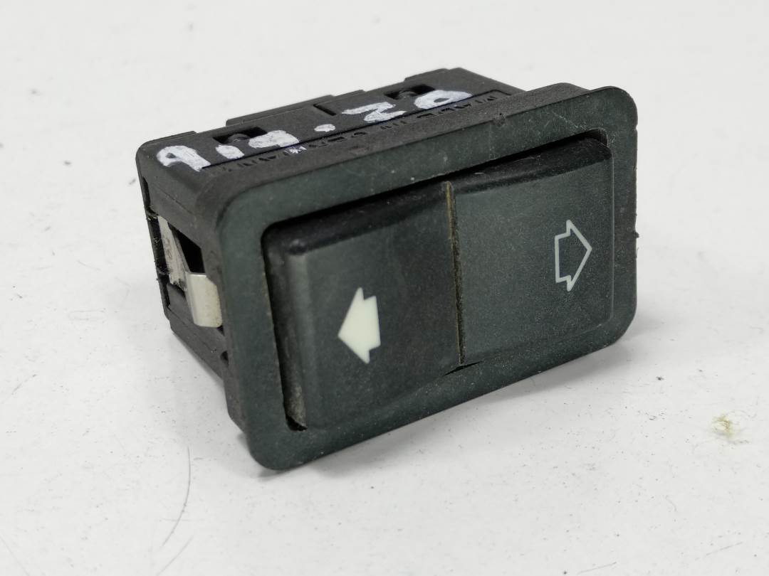 MANDO ELEVALUNAS DELANTERO DERECHO - 8368974 - BMW - SERIE 5 BERLINA (E39)
