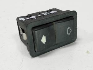 MANDO ELEVALUNAS DELANTERO DERECHO 8368974 BMW SERIE 5 BERLINA (E39) Autodesguaces Alicante